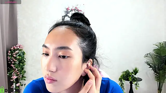 FlirtyAura online show from 10-23-25, 02:43