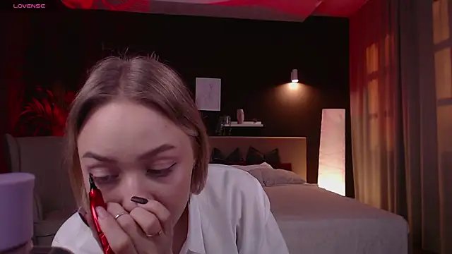 Snapshot of Pooja_Hegde chatting on 10-01-25, 01:11 Pooja Hegde online show from 10-01-25, 01:11