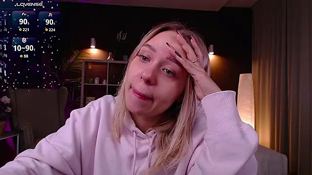 Snapshot of Pooja_Hegde chatting on 10-09-25, 01:06 Pooja Hegde online show from 10-09-25, 01:06