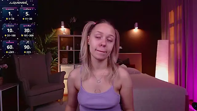 Snapshot of Pooja_Hegde chatting on 09-30-25, 01:11 Pooja Hegde online show from 09-30-25, 01:11