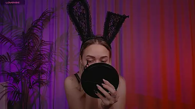 Snapshot of Pooja_Hegde chatting on 10-08-25, 01:18 Pooja Hegde online show from 10-08-25, 01:18