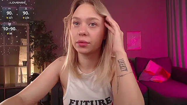 Snapshot of Pooja_Hegde chatting on 09-21-25, 01:11 Pooja Hegde online show from 09-21-25, 01:11