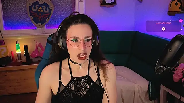 Snapshot of Zesty_Peach chatting on 06-06-26, 10:48 Zesty Peach online show from 06-06-26, 10:48