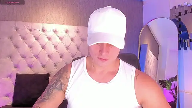 Snapshot of connorsmiith chatting on 05-09-26, 01:20 connorsmiith online show from 05-09-26, 01:20