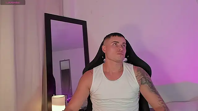 Snapshot of connorsmiith chatting on 05-16-26, 02:10 connorsmiith online show from 05-16-26, 02:10