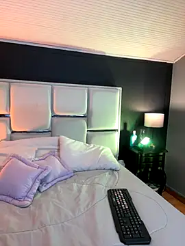 Snapshot of BellaFernandez__ chatting on 11-11-25, 12:11 BellaFernandez online show from 11-11-25, 12:11