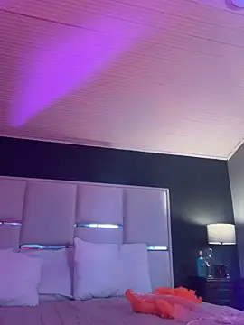 Snapshot of BellaFernandez__ chatting on 10-21-25, 01:54 BellaFernandez online show from 10-21-25, 01:54