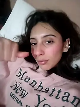 Snapshot of M4tute chatting on 09-22-25, 10:05 M4tute online show from 09-22-25, 10:05