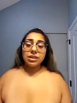 Snapshot of Lovelyrainn chatting on 09-22-25, 11:55 Lovelyrainn online show from 09-22-25, 11:55