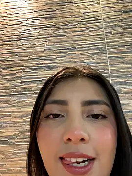 Snapshot of Lupe_19 chatting on 10-19-25, 05:54 Lupe 19 online show from 10-19-25, 05:54