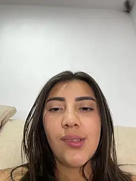 Snapshot of Lupe_19 chatting on 09-28-25, 11:23 Lupe 19 online show from 09-28-25, 11:23