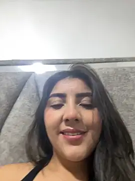 Snapshot of Lupe_19 chatting on 09-12-25, 04:45 Lupe 19 online show from 09-12-25, 04:45