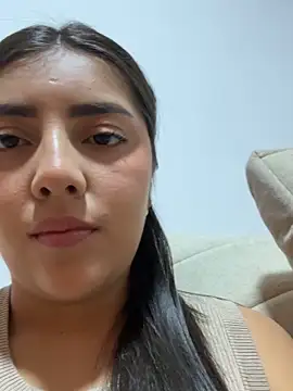 Snapshot of Lupe_19 chatting on 09-20-25, 04:17 Lupe 19 online show from 09-20-25, 04:17