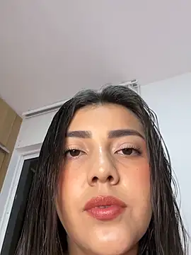 Snapshot of Lupe_19 chatting on 10-19-25, 11:29 Lupe 19 online show from 10-19-25, 11:29