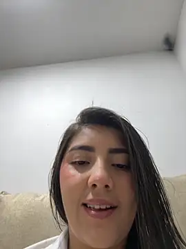 Snapshot of Lupe_19 chatting on 10-02-25, 12:03 Lupe 19 online show from 10-02-25, 12:03