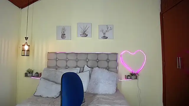 Megan 05  online show from 06-11-26, 12:32