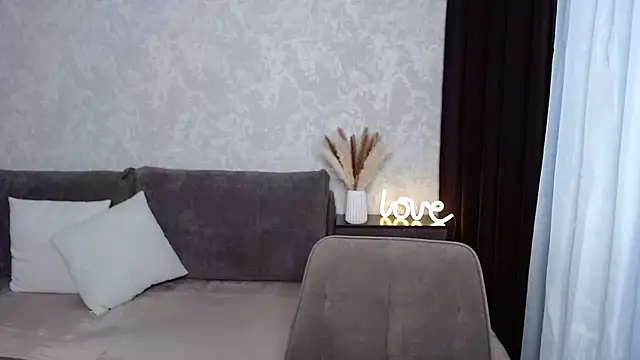 Snapshot of IrisJones chatting on 09-26-25, 10:33 IrisJones online show from 09-26-25, 10:33