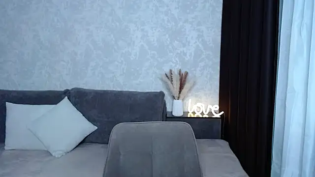 Snapshot of IrisJones chatting on 10-11-25, 02:51 IrisJones online show from 10-11-25, 02:51