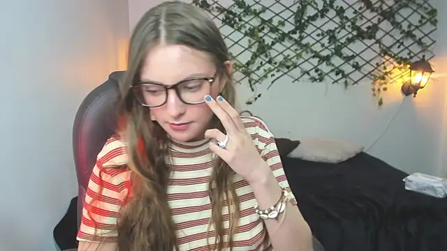 velvet  moon online show from 03-26-26, 12:09