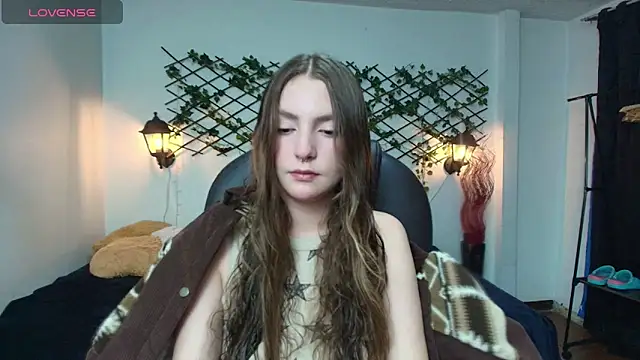 Snapshot of velvet__moon chatting on 06-01-26, 02:17 velvet moon online show from 06-01-26, 02:17