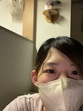 Snapshot of usako_2025 chatting on 12-17-25, 02:00 usako 2025 online show from 12-17-25, 02:00