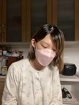 Snapshot of usako_2025 chatting on 11-28-25, 10:37 usako 2025 online show from 11-28-25, 10:37