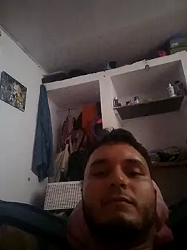 Snapshot of Hotguys111 chatting on 09-26-25, 04:30 Hotguys111 online show from 09-26-25, 04:30