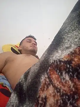 Snapshot of Hotguys111 chatting on 10-28-25, 05:08 Hotguys111 online show from 10-28-25, 05:08