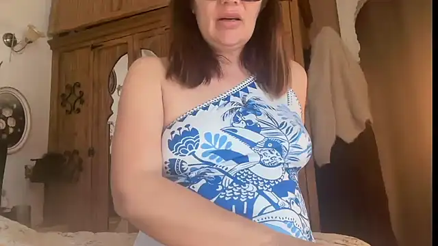Snapshot of _Melia_ chatting on 05-18-26, 07:57 Melia online show from 05-18-26, 07:57