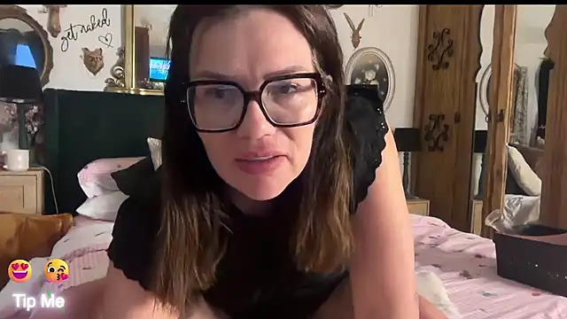 Snapshot of _Melia_ chatting on 06-10-26, 07:37 Melia online show from 06-10-26, 07:37