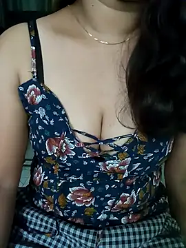 Snapshot of babyangela14 chatting on 09-10-25, 04:55 babyangela14 online show from 09-10-25, 04:55