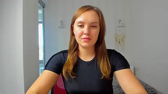 Snapshot of EmmaNorman chatting on 09-22-25, 12:33 EmmaNorman online show from 09-22-25, 12:33