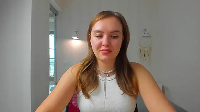 Snapshot of EmmaNorman chatting on 09-25-25, 12:11 EmmaNorman online show from 09-25-25, 12:11