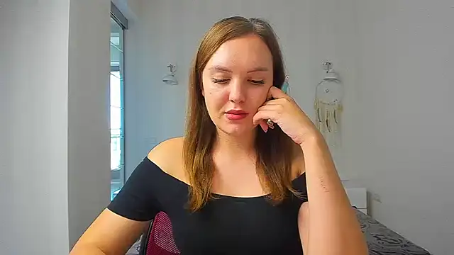 Snapshot of EmmaNorman chatting on 09-21-25, 12:54 EmmaNorman online show from 09-21-25, 12:54