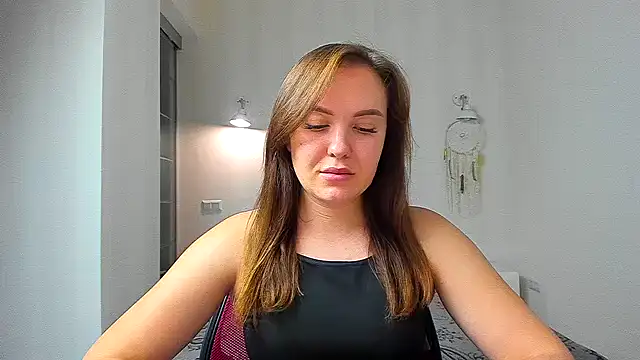 Snapshot of EmmaNorman chatting on 09-14-25, 04:40 EmmaNorman online show from 09-14-25, 04:40