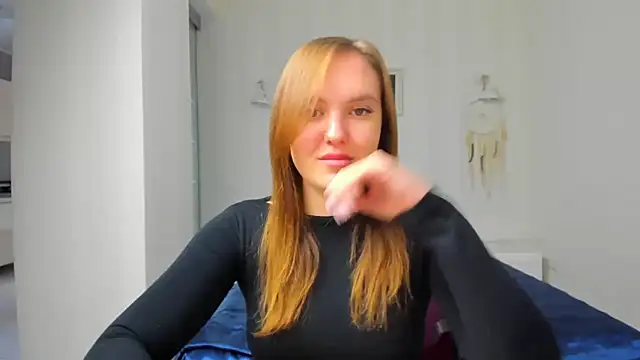 Snapshot of EmmaNorman chatting on 10-23-25, 01:54 EmmaNorman online show from 10-23-25, 01:54