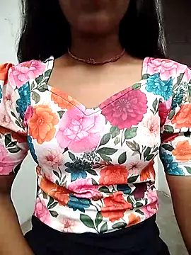 Snapshot of Naina_04 chatting on 09-30-25, 04:51 Naina 04 online show from 09-30-25, 04:51