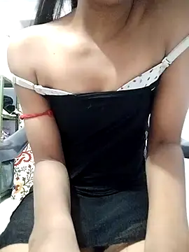 Snapshot of Naina_04 chatting on 11-18-25, 03:48 Naina 04 online show from 11-18-25, 03:48