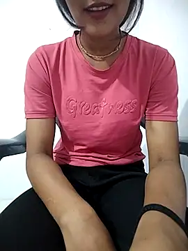 Snapshot of Naina_04 chatting on 10-09-25, 05:13 Naina 04 online show from 10-09-25, 05:13