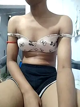 Snapshot of Naina_04 chatting on 11-15-25, 05:17 Naina 04 online show from 11-15-25, 05:17