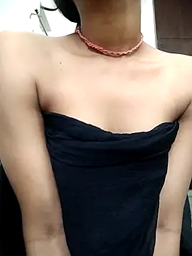 Snapshot of Naina_04 chatting on 09-17-25, 03:52 Naina 04 online show from 09-17-25, 03:52