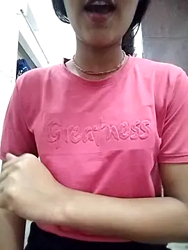 Snapshot of Naina_04 chatting on 09-25-25, 04:13 Naina 04 online show from 09-25-25, 04:13