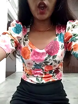 Snapshot of Naina_04 chatting on 10-02-25, 03:59 Naina 04 online show from 10-02-25, 03:59