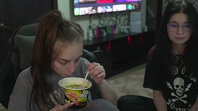 Snapshot of lis_silver chatting on 10-14-25, 03:34 lis silver online show from 10-14-25, 03:34