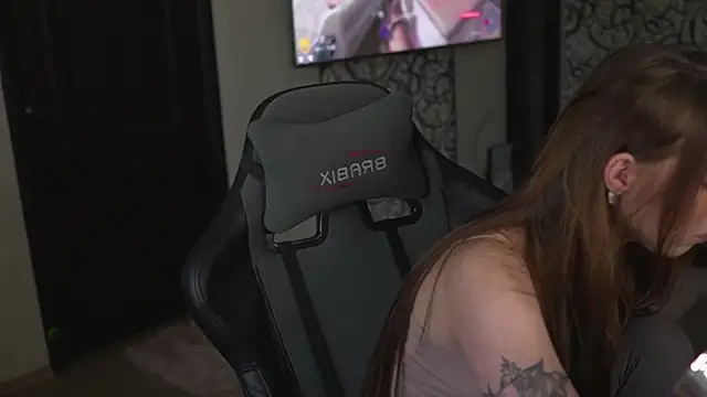 Snapshot of lis_silver chatting on 09-17-25, 03:03 lis silver online show from 09-17-25, 03:03