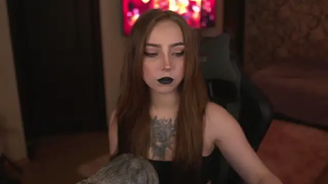 Snapshot of lis_silver chatting on 10-28-25, 06:40 lis silver online show from 10-28-25, 06:40