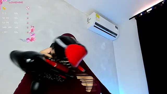 Snapshot of thaira_aly chatting on 03-02-26, 09:00 thaira aly online show from 03-02-26, 09:00