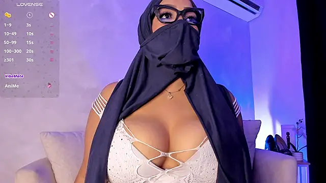 Snapshot of thaira_aly chatting on 05-17-26, 12:21 thaira aly online show from 05-17-26, 12:21