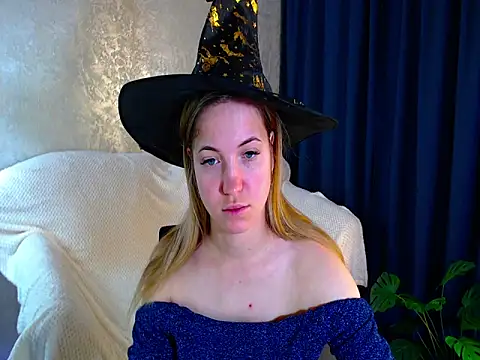 arlana klart online show from 10-31-25, 01:13