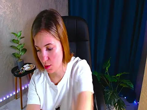 arlana klart online show from 10-26-25, 07:42